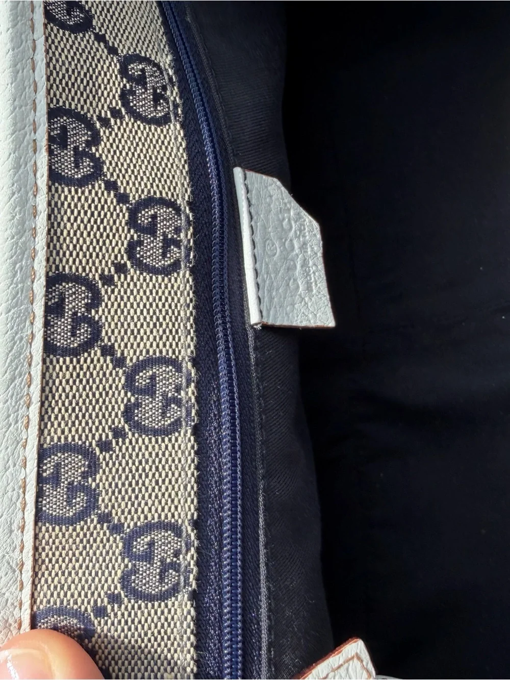 Gucci Cream Leather Shoulder Bag with Gold Hardware - Picture 13 of 14